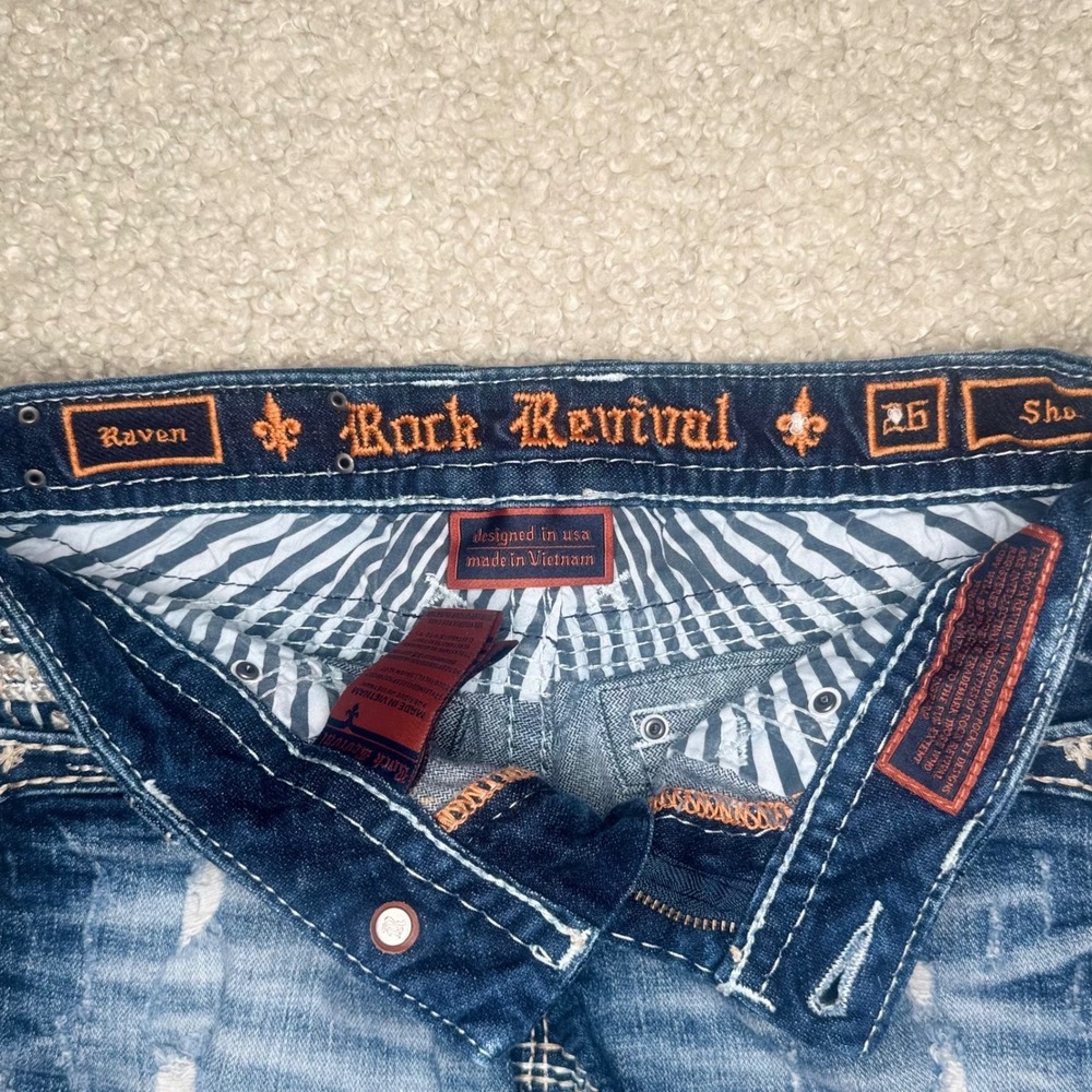 Y2K Rock Revival Raven Dark Distressed Denim Size 26 Short Shorts Fleur-de-lis - Picture 3 of 7
